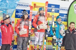 Bild zeigt die Skifahrerinnen Julia Scheib und Stephanie Resch beim FIS Super-G in St. Lambrecht.