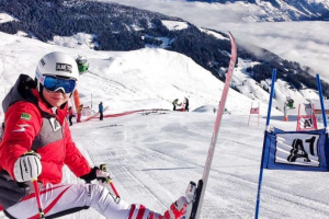 Bild zeigt ÖSV Skifahrerin Julia Scheib bei ihrem ersten Europacuprennen.